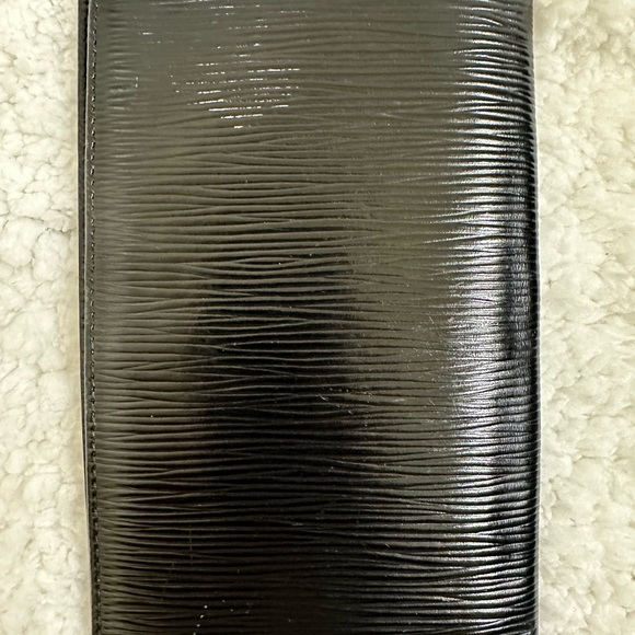 Authentic Louis Vuitton long Epi bifold wallet - Picture 3 of 16